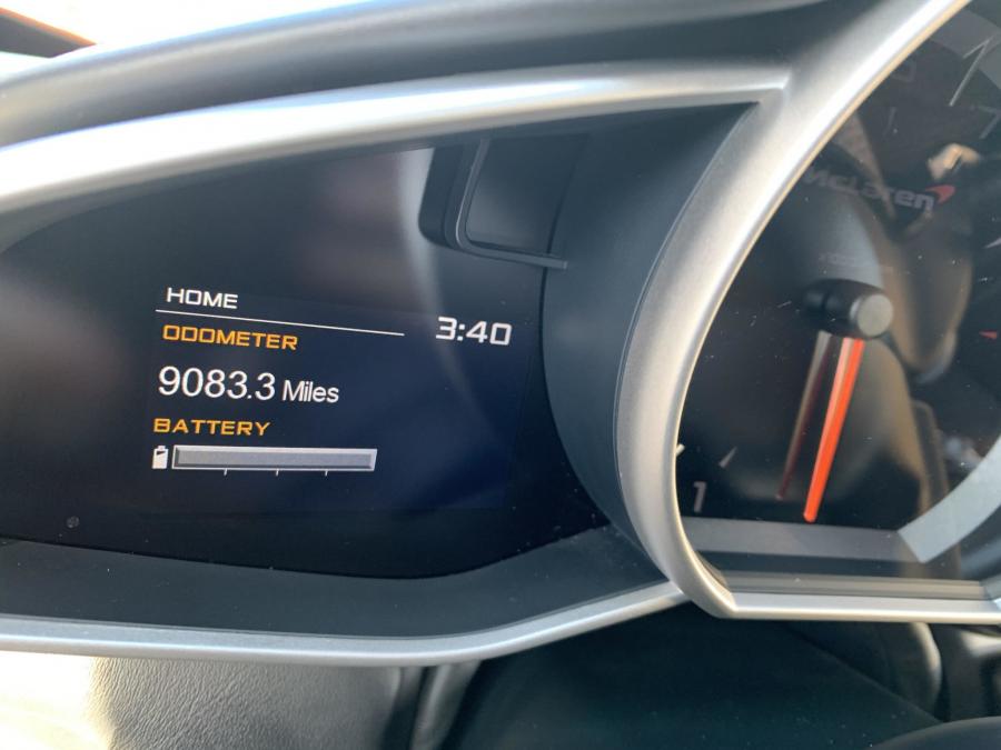 Панель приборов McLaren MP4-12C 2012 года  (фото 40 из 48)